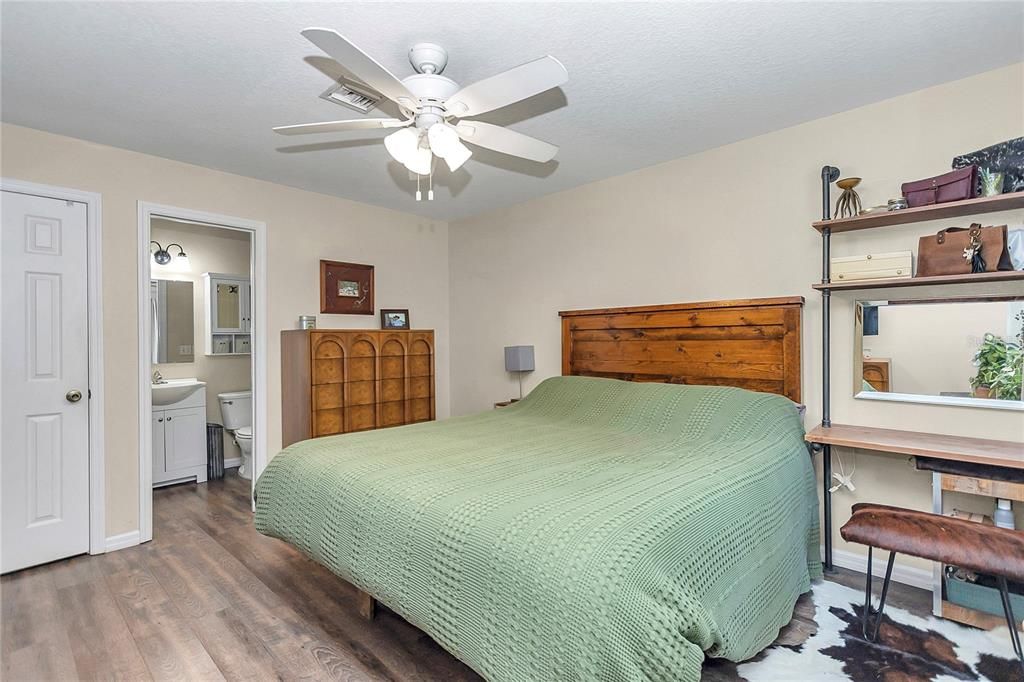 Activo con contrato: $229,000 (3 camas, 2 baños, 1266 Pies cuadrados)
