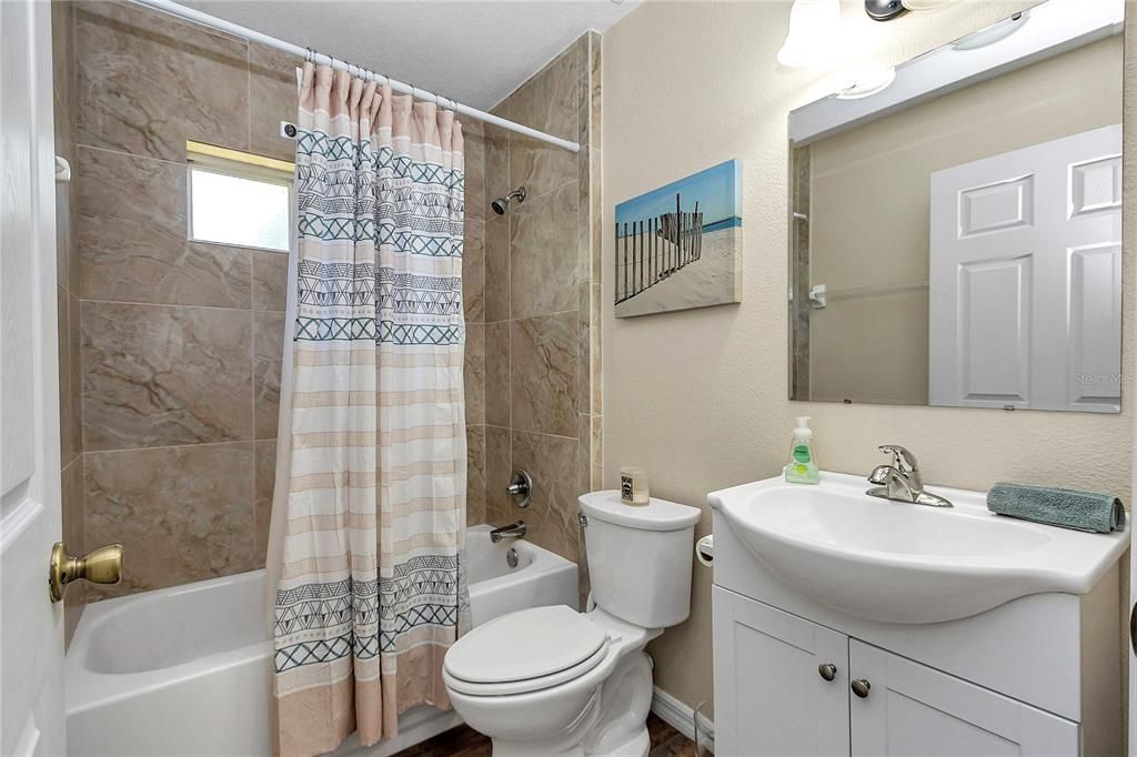 Activo con contrato: $229,000 (3 camas, 2 baños, 1266 Pies cuadrados)