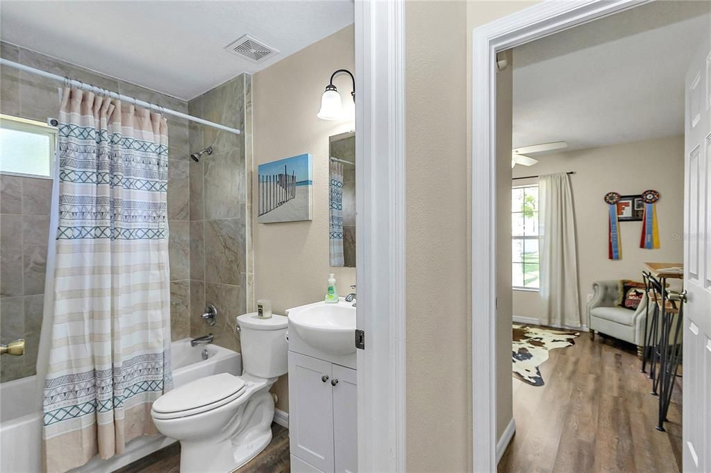Activo con contrato: $229,000 (3 camas, 2 baños, 1266 Pies cuadrados)