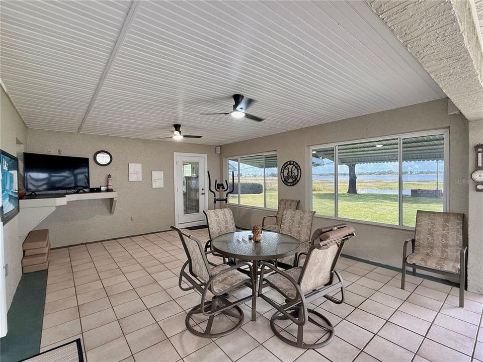 For Sale: $459,000 (2 beds, 2 baths, 1424 Square Feet)