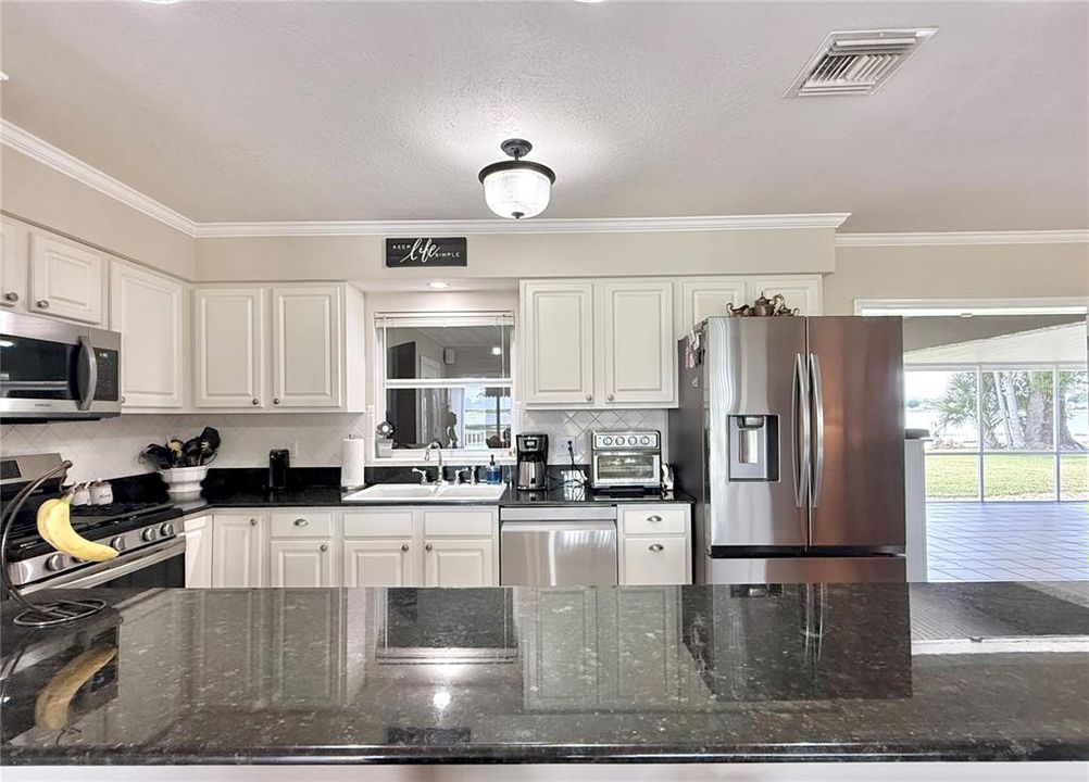 For Sale: $459,000 (2 beds, 2 baths, 1424 Square Feet)