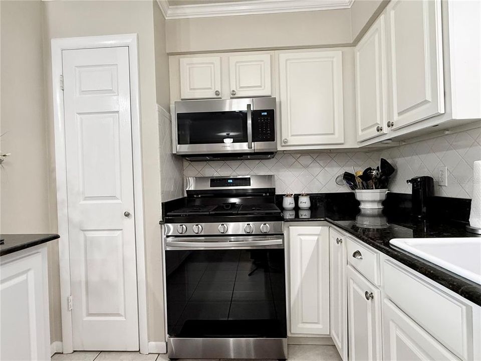 For Sale: $459,000 (2 beds, 2 baths, 1424 Square Feet)