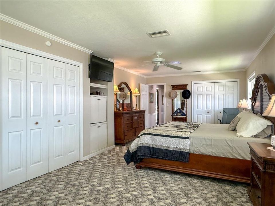 For Sale: $459,000 (2 beds, 2 baths, 1424 Square Feet)