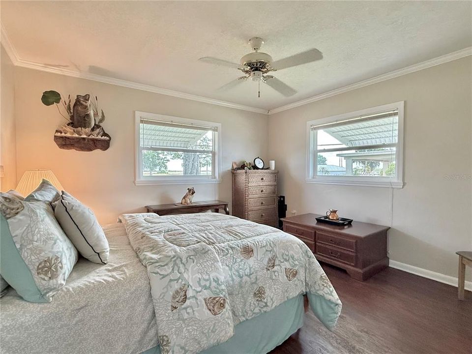 For Sale: $459,000 (2 beds, 2 baths, 1424 Square Feet)
