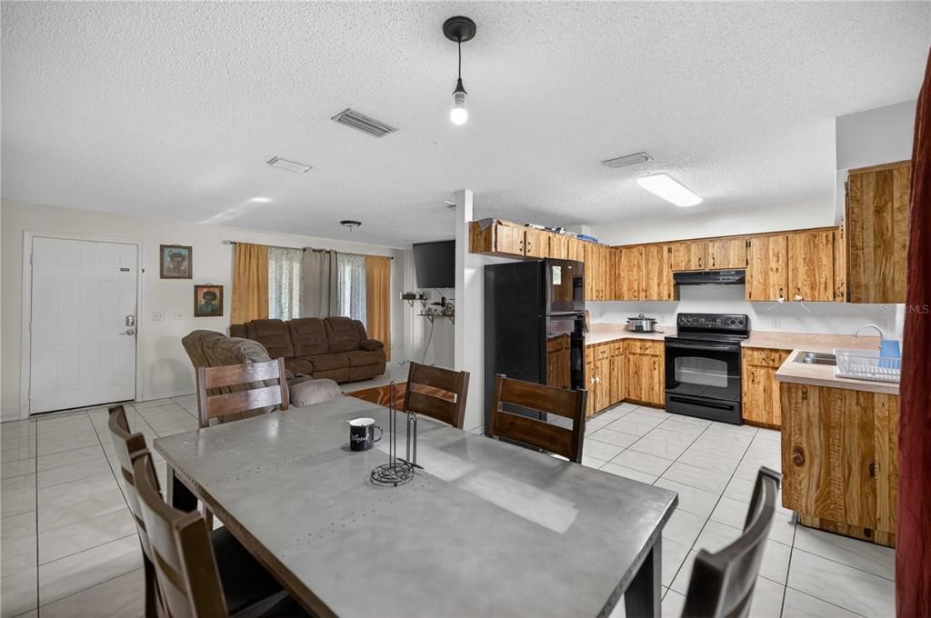 На продажу: $194,900 (3 спален, 2 ванн, 1195 Квадратных фут)
