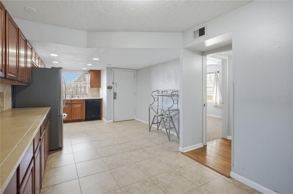 For Rent: $1,625 (2 beds, 2 baths, 1084 Square Feet)