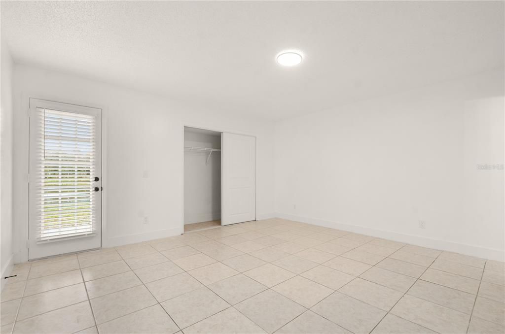 Под контрактом: $289,900 (3 спален, 2 ванн, 1375 Квадратных фут)