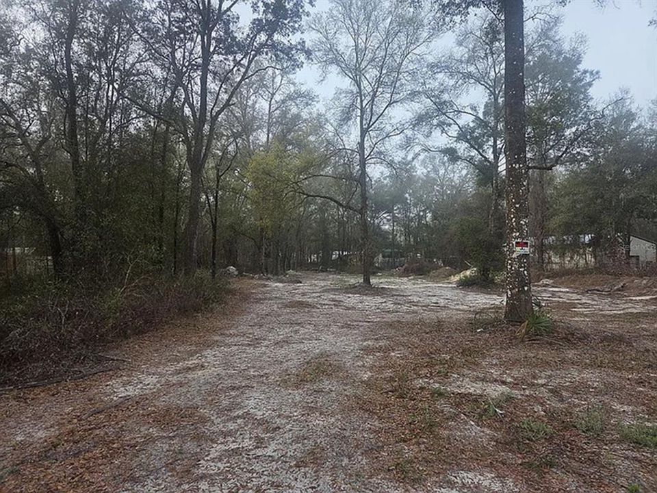 На продажу: $47,500 (1.25 acres)
