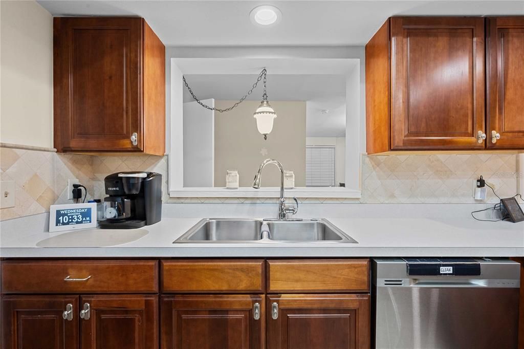 Active With Contract: $449,000 (3 beds, 2 baths, 2207 Square Feet)