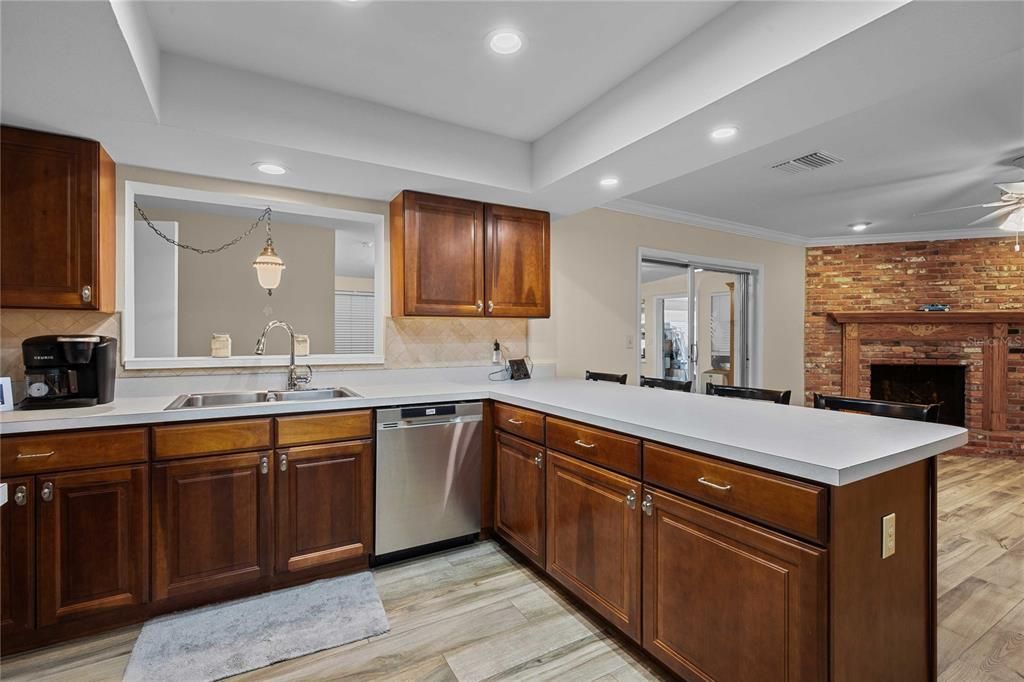 Active With Contract: $449,000 (3 beds, 2 baths, 2207 Square Feet)