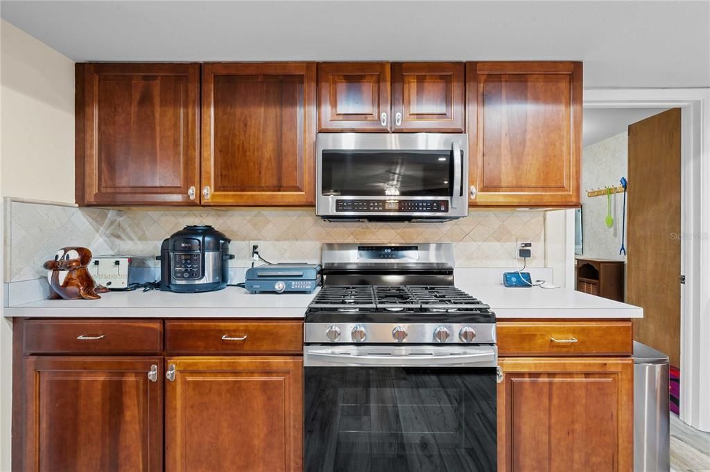 Active With Contract: $449,000 (3 beds, 2 baths, 2207 Square Feet)