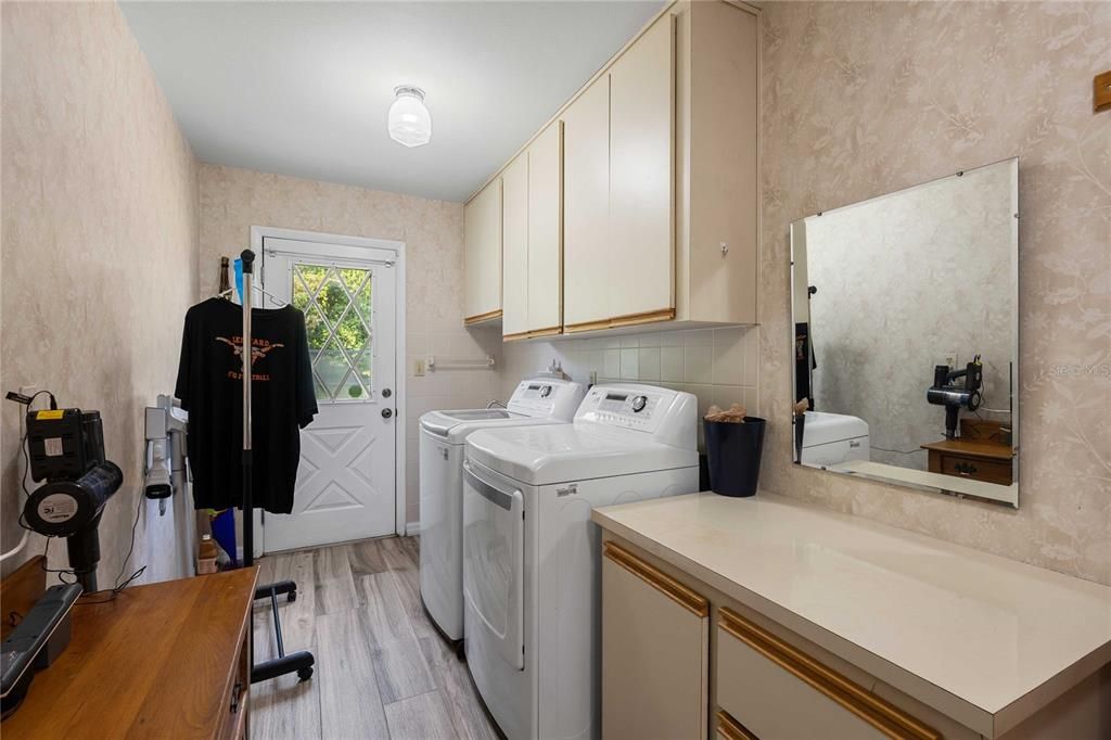 Active With Contract: $449,000 (3 beds, 2 baths, 2207 Square Feet)