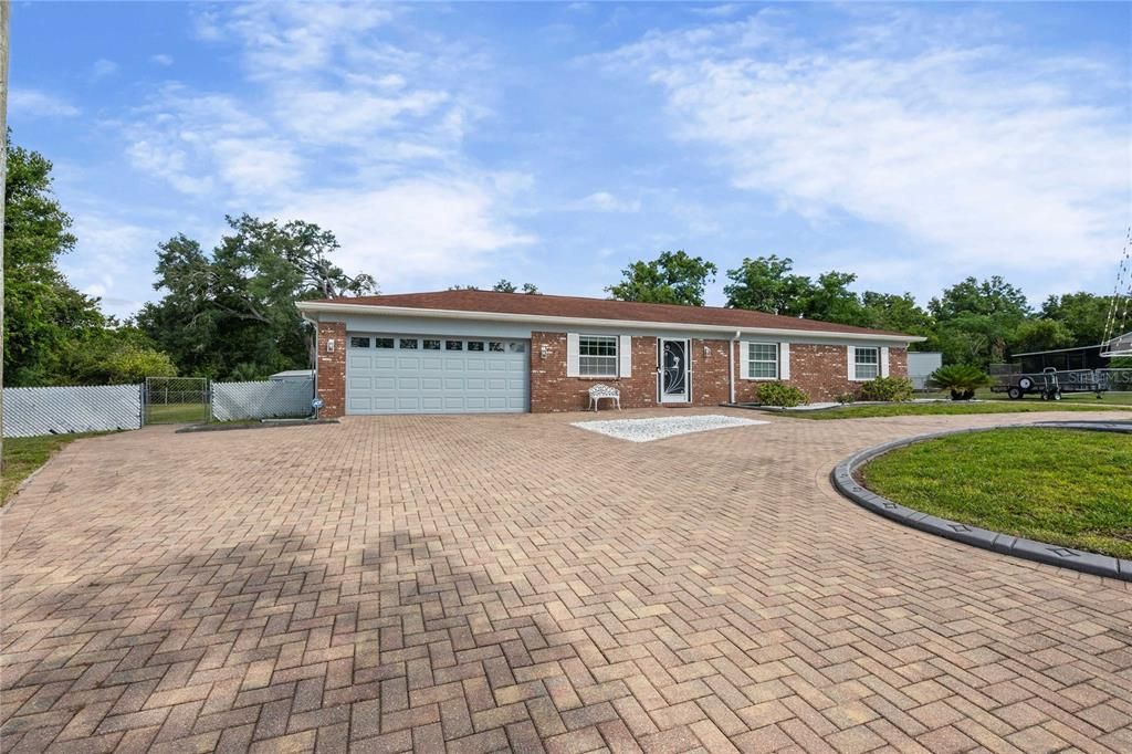 Active With Contract: $449,000 (3 beds, 2 baths, 2207 Square Feet)