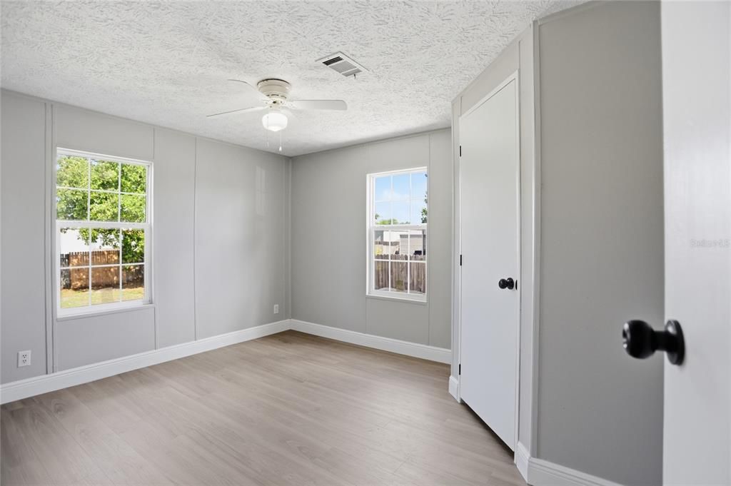 Activo con contrato: $324,900 (4 camas, 2 baños, 1782 Pies cuadrados)
