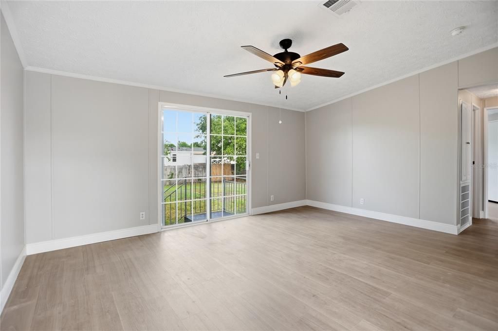 Activo con contrato: $324,900 (4 camas, 2 baños, 1782 Pies cuadrados)