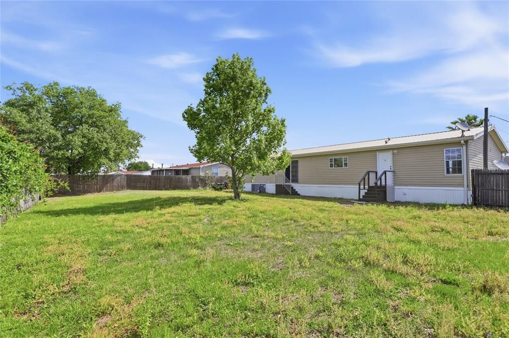 Activo con contrato: $324,900 (4 camas, 2 baños, 1782 Pies cuadrados)