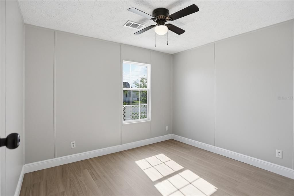 Activo con contrato: $324,900 (4 camas, 2 baños, 1782 Pies cuadrados)