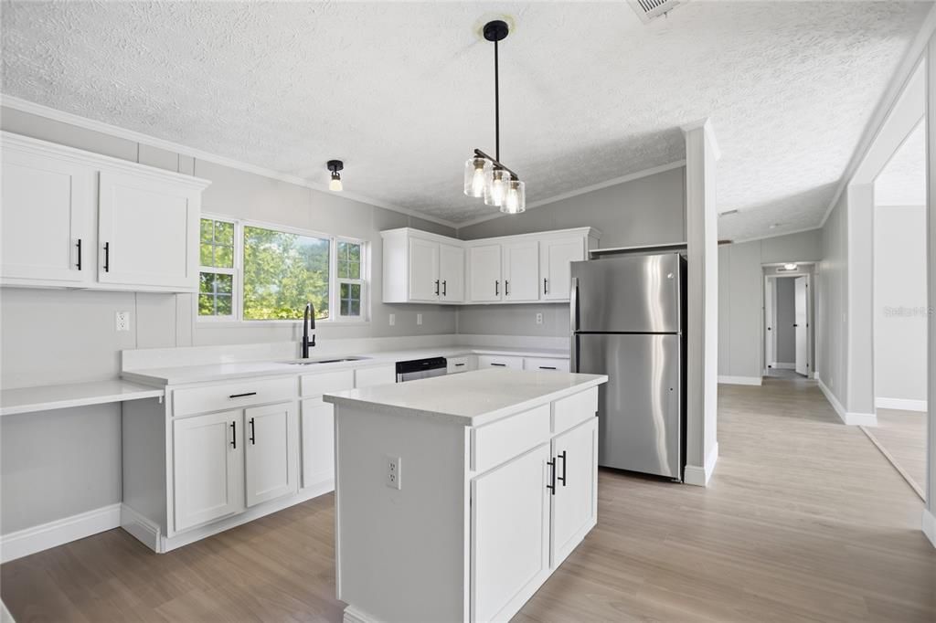 Activo con contrato: $324,900 (4 camas, 2 baños, 1782 Pies cuadrados)