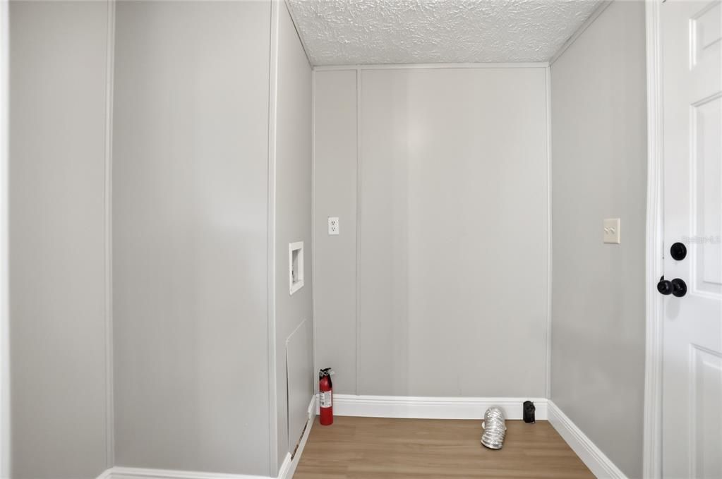 Activo con contrato: $324,900 (4 camas, 2 baños, 1782 Pies cuadrados)