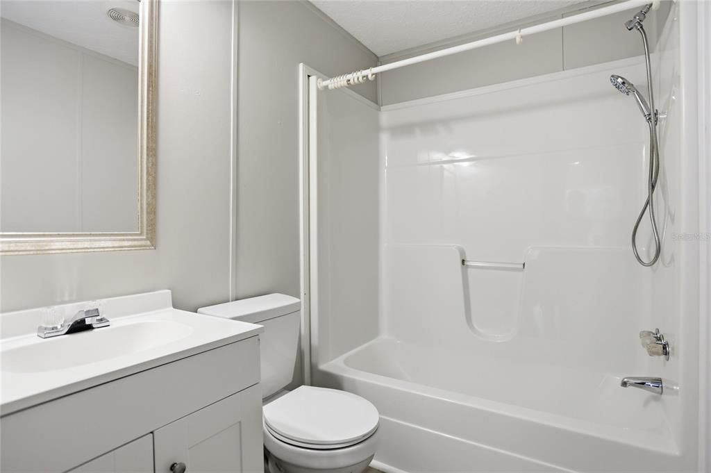 Activo con contrato: $324,900 (4 camas, 2 baños, 1782 Pies cuadrados)