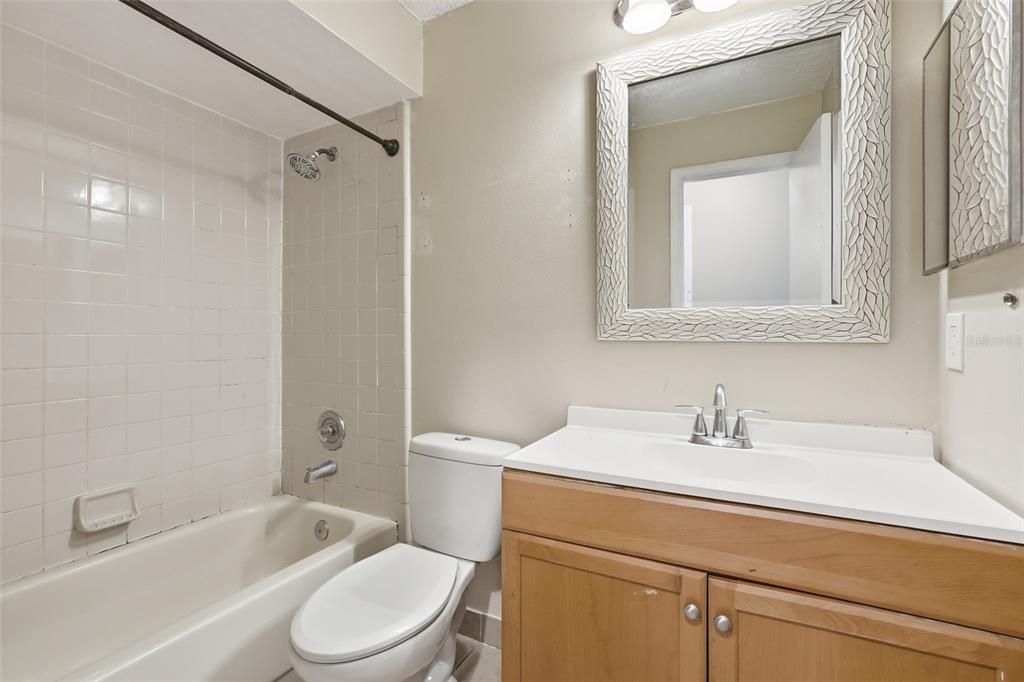 Activo con contrato: $359,990 (3 camas, 2 baños, 1410 Pies cuadrados)