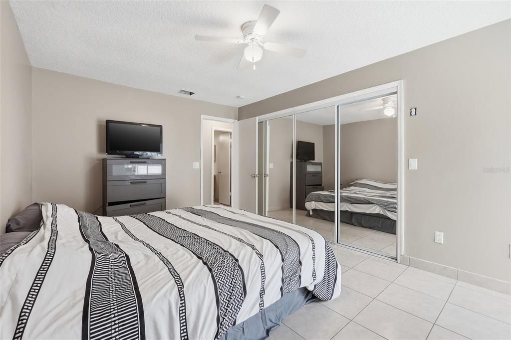 Activo con contrato: $359,990 (3 camas, 2 baños, 1410 Pies cuadrados)