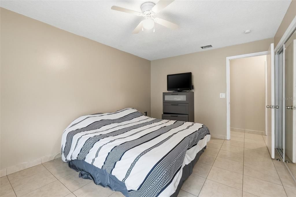 Activo con contrato: $359,990 (3 camas, 2 baños, 1410 Pies cuadrados)