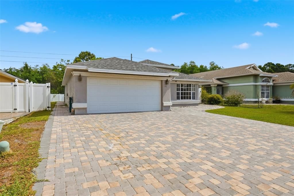 Activo con contrato: $359,990 (3 camas, 2 baños, 1410 Pies cuadrados)