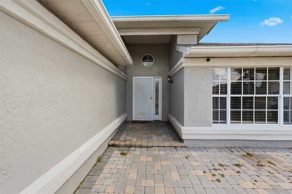 Activo con contrato: $359,990 (3 camas, 2 baños, 1410 Pies cuadrados)