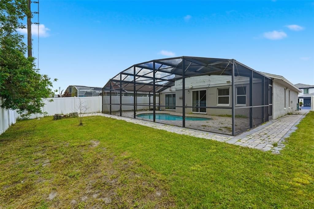 Activo con contrato: $359,990 (3 camas, 2 baños, 1410 Pies cuadrados)