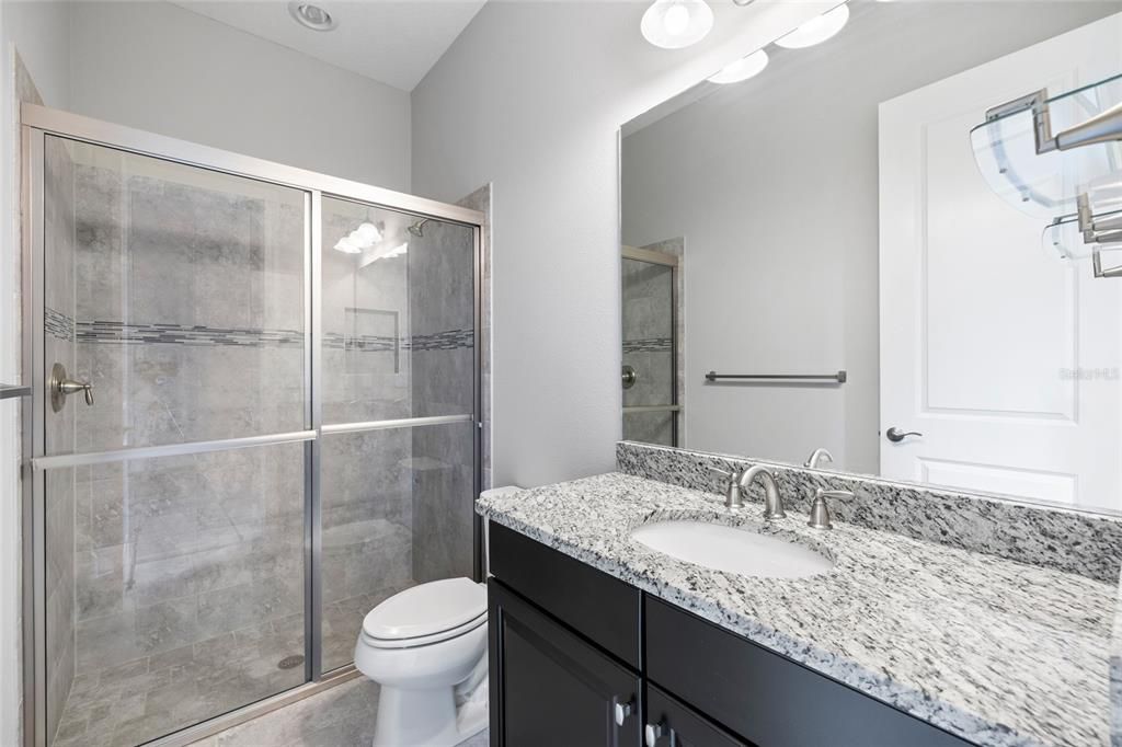 En Venta: $699,900 (3 camas, 3 baños, 2379 Pies cuadrados)