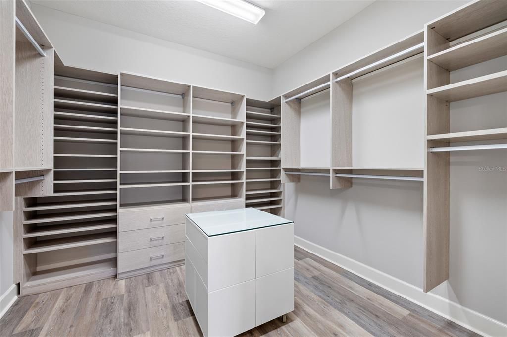 En Venta: $699,900 (3 camas, 3 baños, 2379 Pies cuadrados)