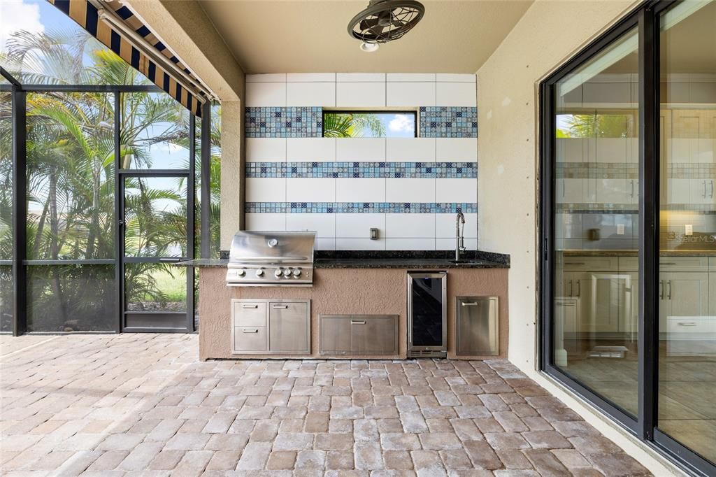 En Venta: $699,900 (3 camas, 3 baños, 2379 Pies cuadrados)
