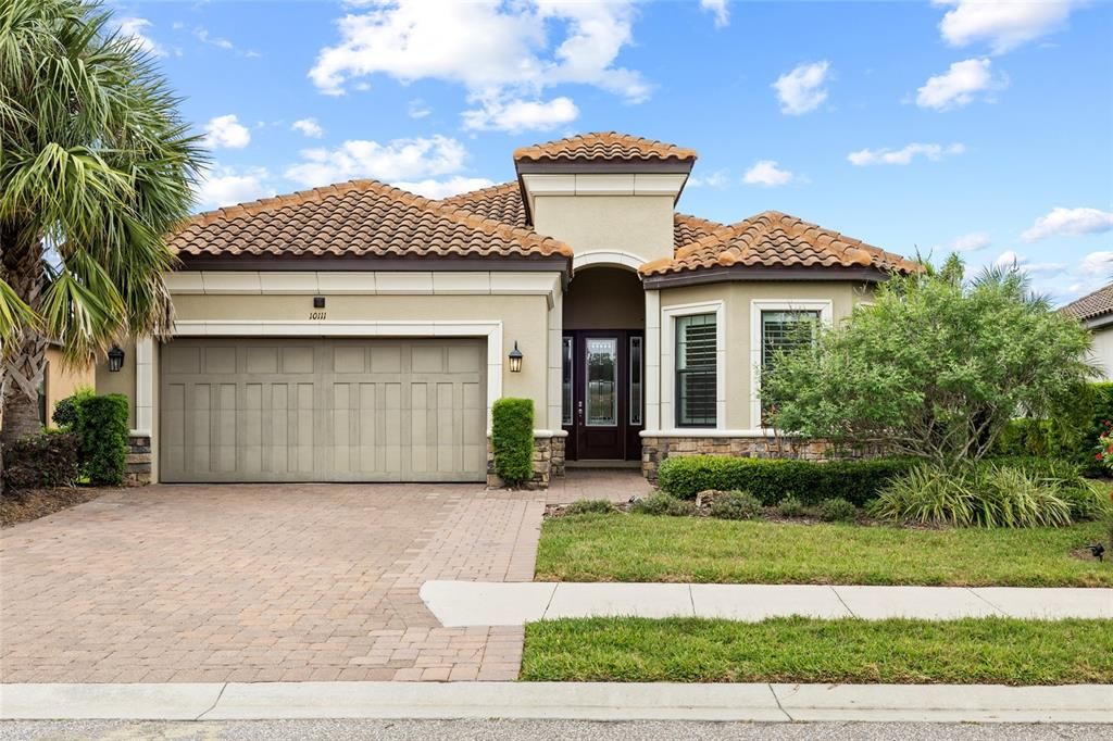 En Venta: $699,900 (3 camas, 3 baños, 2379 Pies cuadrados)