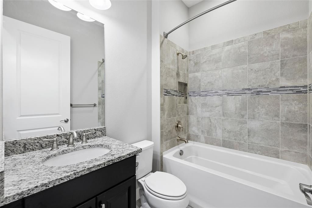 En Venta: $699,900 (3 camas, 3 baños, 2379 Pies cuadrados)