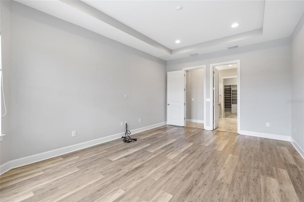 En Venta: $699,900 (3 camas, 3 baños, 2379 Pies cuadrados)