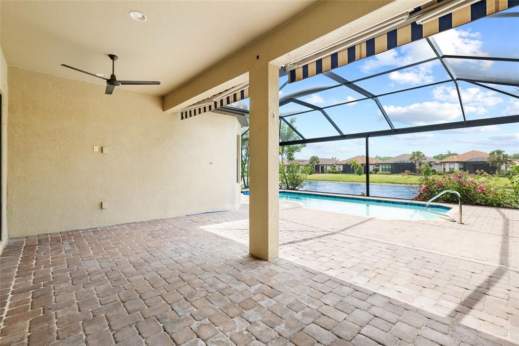 En Venta: $699,900 (3 camas, 3 baños, 2379 Pies cuadrados)