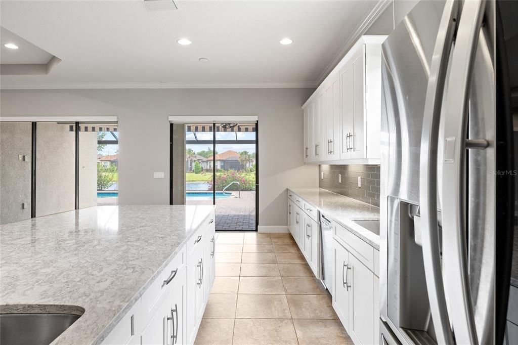 En Venta: $699,900 (3 camas, 3 baños, 2379 Pies cuadrados)