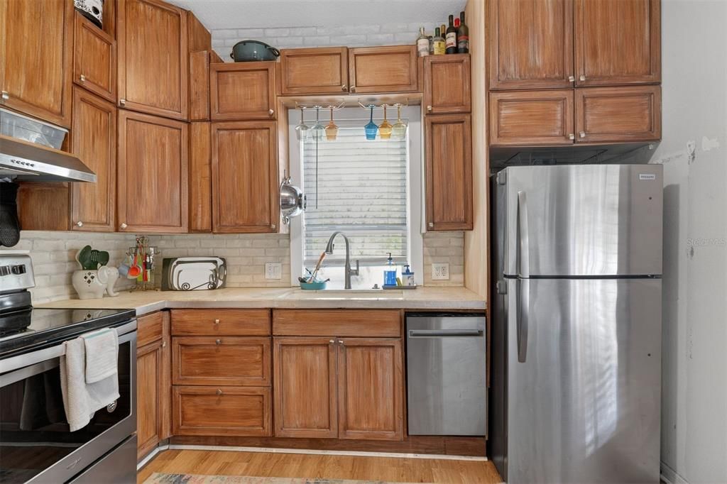 Active With Contract: $249,000 (3 beds, 2 baths, 832 Square Feet)
