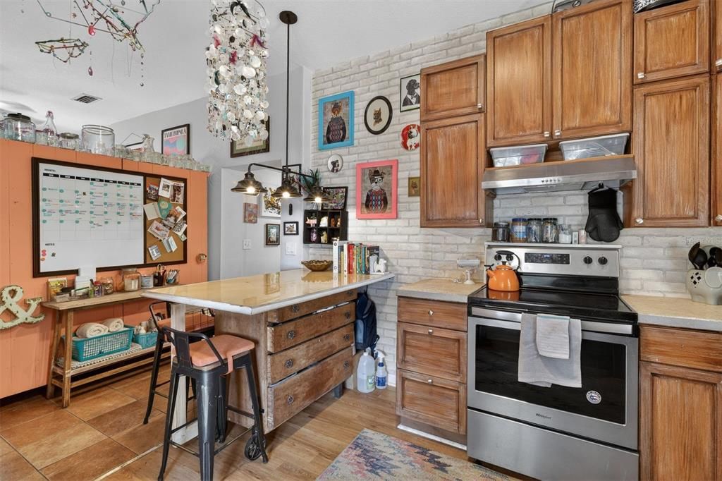 Active With Contract: $249,000 (3 beds, 2 baths, 832 Square Feet)