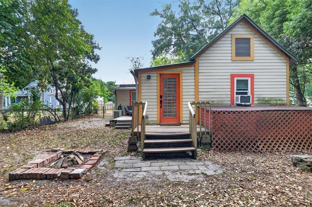 Active With Contract: $249,000 (3 beds, 2 baths, 832 Square Feet)