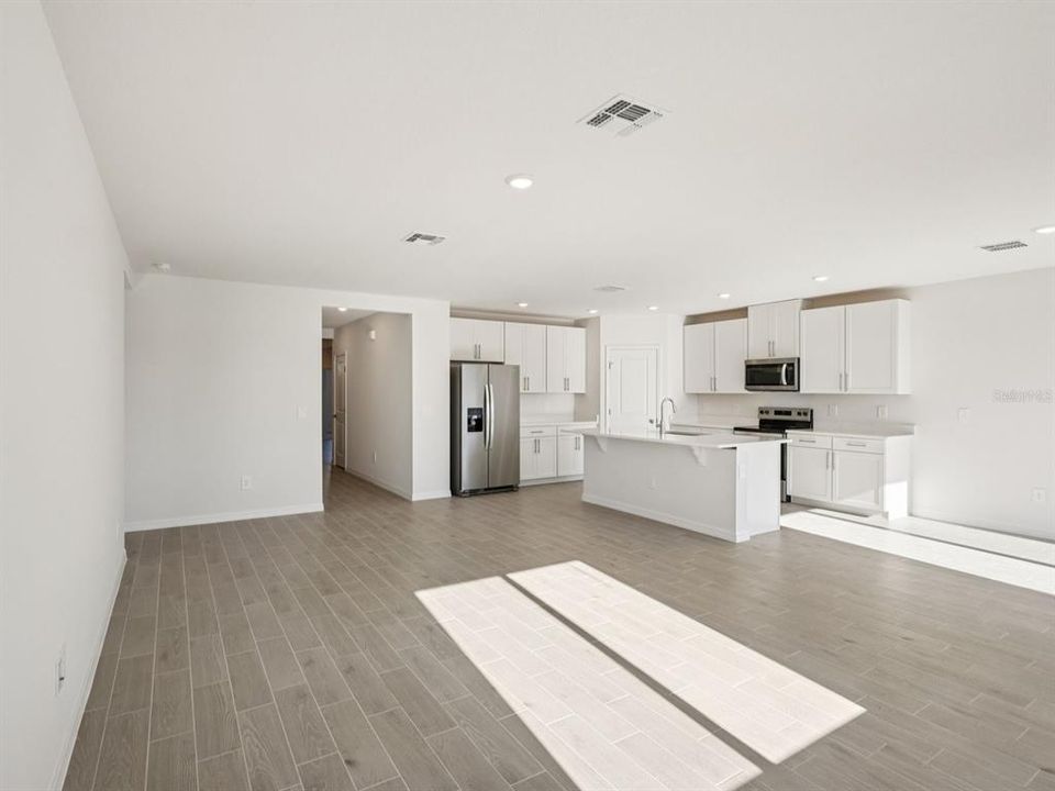 En Venta: $359,790 (4 camas, 3 baños, 2193 Pies cuadrados)