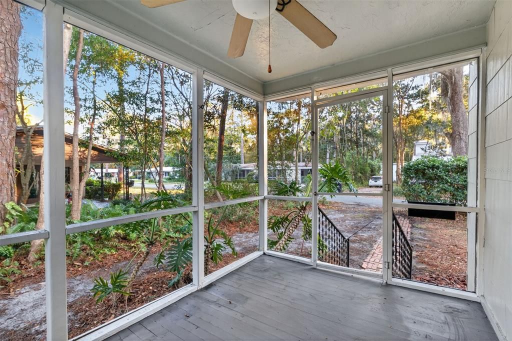 For Sale: $274,400 (3 beds, 1 baths, 1240 Square Feet)