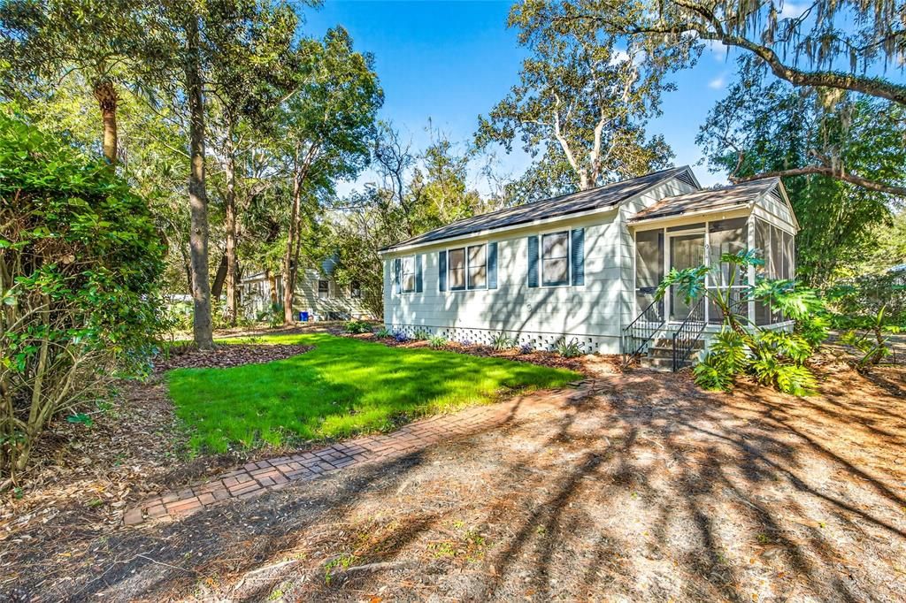 For Sale: $274,400 (3 beds, 1 baths, 1240 Square Feet)