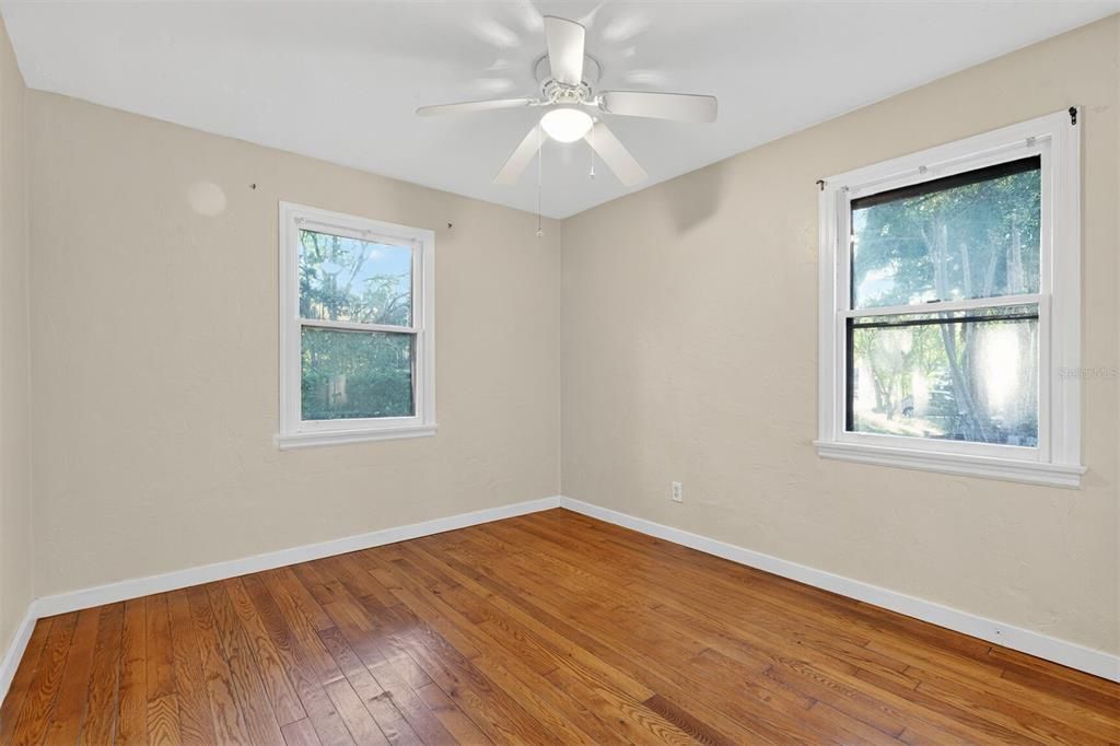 For Sale: $274,400 (3 beds, 1 baths, 1240 Square Feet)