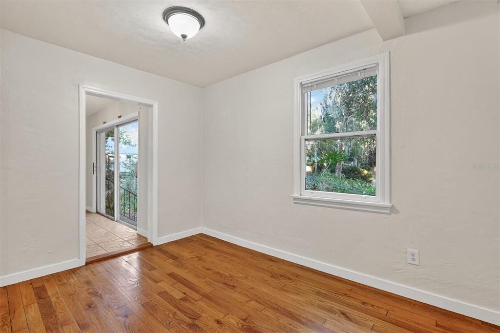 For Sale: $274,400 (3 beds, 1 baths, 1240 Square Feet)