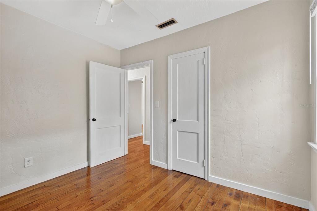 For Sale: $274,400 (3 beds, 1 baths, 1240 Square Feet)