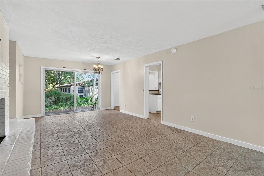 For Sale: $274,400 (3 beds, 1 baths, 1240 Square Feet)