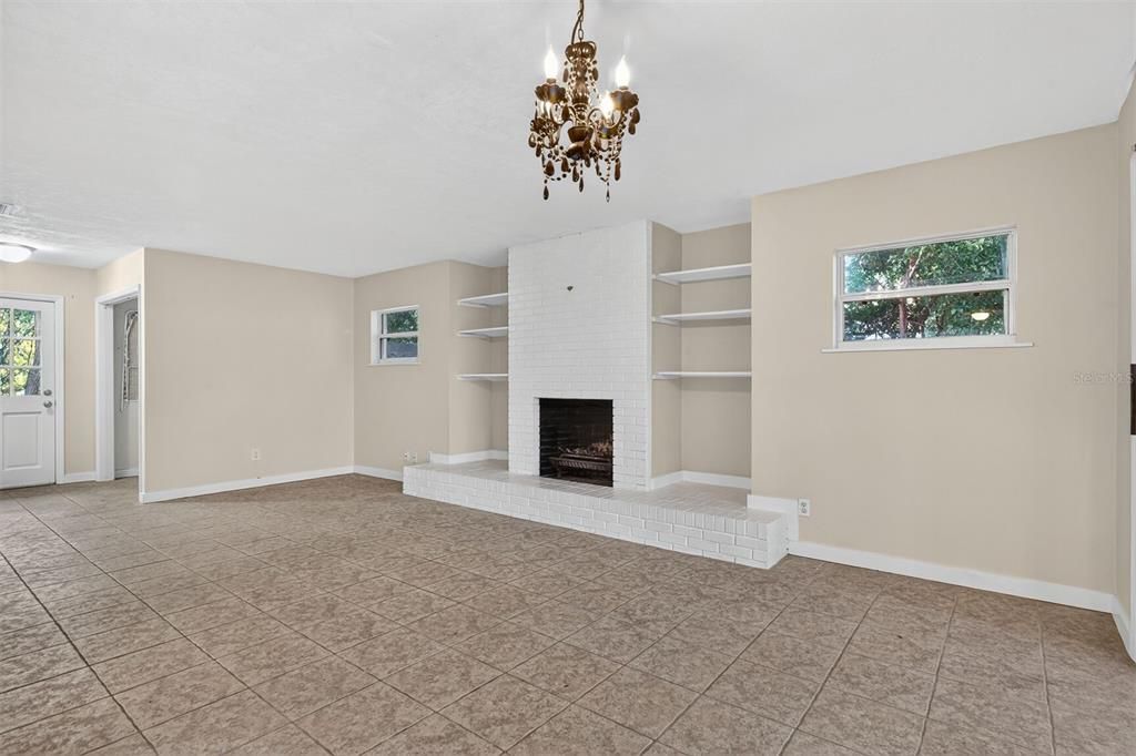 For Sale: $274,400 (3 beds, 1 baths, 1240 Square Feet)
