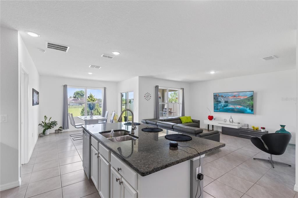 Active With Contract: $375,000 (3 beds, 2 baths, 1672 Square Feet)